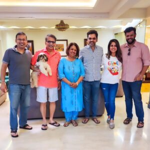 Rahul Deshpande Instagram - By Chance We Met but By Choice we became such Good Friends @rahuldeshpandeofficial @meetnehaa @violin_rajas so Happy to have U guys 😇

A Talent Powerhouse Ur such an Outstanding Singer & Artist but equally Super Humble a Person
 Ur Dedication, Hardwork, Focuss & our Enchanting Voice just has the World in Awe 😍
Keep Rising & Shining Always 🤩
We are Proud of U and Always there for U Neha Renuka & for ur Teeth 😜🦷 ❤️

#rahuldeshpande #singer #classical #classicalsinger #playbacksinger #marathimusically #vasantraodeshpande #music #singing #marathicelebs #drsandeshmayekar #bollywood #hindimusic #performance #performer #artist #artistsoninstagram #playback #nationalaward #power #talent #star #music #singing🎤