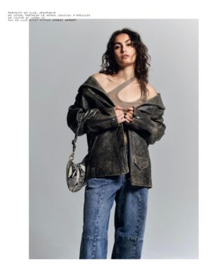 Raïka Hazanavicius Instagram - Échange avec @theoddore pour @mixtemagazine 🧚🏽‍♀️ 
Photos volker_conradus 
Réalisation & tenues @emmanuelledeluze @isabelmarant 
@axellerio 💘