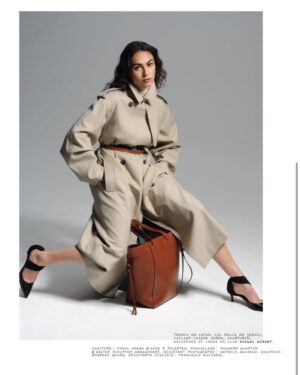 Raïka Hazanavicius Instagram - Échange avec @theoddore pour @mixtemagazine 🧚🏽‍♀️ 
Photos volker_conradus 
Réalisation & tenues @emmanuelledeluze @isabelmarant 
@axellerio 💘
