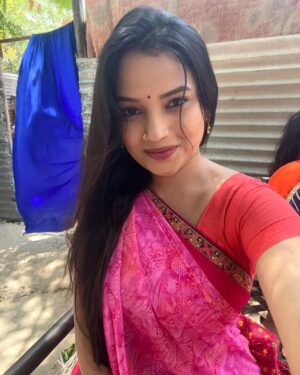 Rajeshwari Kharat Instagram - मी कशाला आरशात पाहू गं,

मीच माझ्या रूपाची राणी गं।