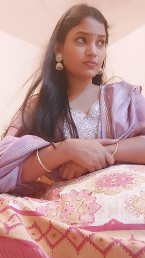 Rajeshwari Kharat Instagram - Bayko Nakhrewali 💃🏻

#reels #reelsinstagram #reelitfeelit #dance #nakhrewali #bayko #marathi #marathmoli #song #love #rajeshwarikharat #foryou #instagood #instagood #instadaily #instalike #dogsofinstagram #trendingreels #trend #trending #viral #viralreels #viralvideos