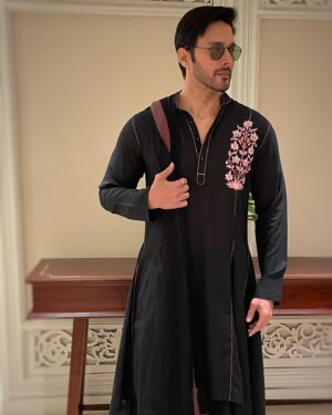 Rajneesh Duggal Instagram - “ Style is a way to say who you are without having to speak. “ 

Design : Husn (couture24) @siddartha_tytler 
Shoes : @maisonvalentino 
Loc : @tajsamudracolombo 

#rd #rajnieshduggall #siddarthtytler #rdx #ethnic