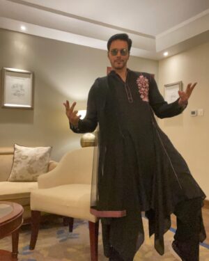 Rajneesh Duggal Instagram - “ Style is a way to say who you are without having to speak. “ 

Design : Husn (couture24) @siddartha_tytler 
Shoes : @maisonvalentino 
Loc : @tajsamudracolombo 

#rd #rajnieshduggall #siddarthtytler #rdx #ethnic