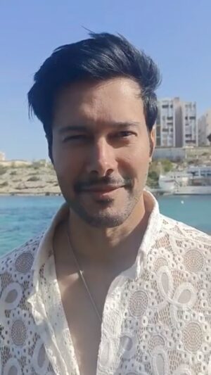 Rajneesh Duggal Instagram - Alright guys … the weekend is here 
Stay cool.. party hard.. but yeah Monday Don’t forget to VOTE 😎😈🪷