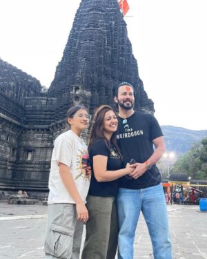 Rajneesh Duggal Instagram - Blessed ..❤️
Grateful for the Life I have, for the Fire I have, for the will I have and for the family and friends I have .. Har Har Mahadev 🙌  jai Shiv shambhoo 🙌❤️

Thank you #jiket for the beautiful peaceful darshan❤️🫶 

#harharmahadev #trimbakeshwartemple #rd #rdx #rajnieshduggall