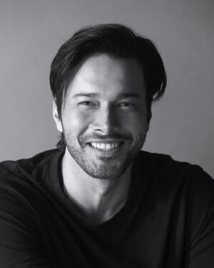 Rajneesh Duggal Instagram - 🌟 Smile and let the world wonder why. 😊

  In frame @rajnieshduggall 
  Headshot @jayeshshethofficial