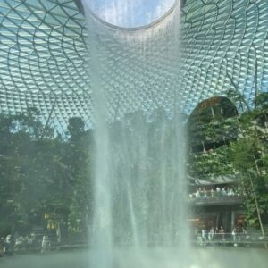 Rajo Laurel Instagram - HOLLLLAAAAAH…. SINGAPORE!!! So happy to be back… ❤️❤️❤️ first order of business…. Head back to the places I love!!!
