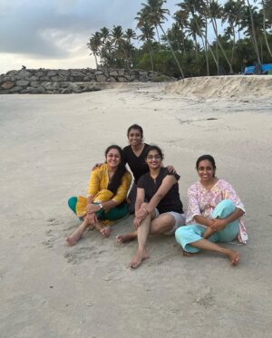 Rajshri Nair Instagram - Sibling love n fun at the beach ❤️❤️❤️
