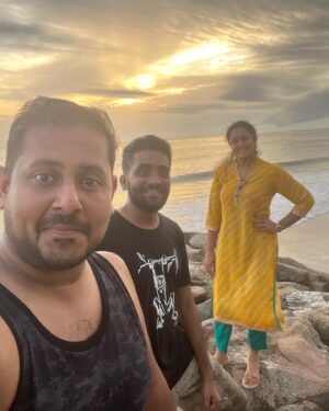 Rajshri Nair Instagram - Sibling love n fun at the beach ❤️❤️❤️