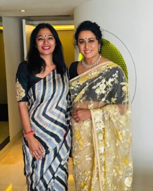 Rajshri Nair Instagram - It was lovely to met @rajshrinair.official after a really long time! Even happier because she wore a @_labelmaatrika_ sari for a shoot. ❤️❤️ 

Visit @_labelmaatrika_ for a wide collection of traditional and party wear saris. 

Thank you @thejunegirl26 for making this happen. 

#sari #saris #shooting #actor #boutique #sarisofinstagram #sareelove #hyderabad #indianclothes #traditional