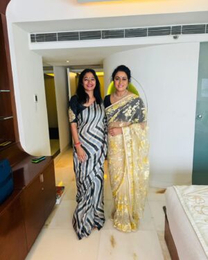 Rajshri Nair Instagram - It was lovely to met @rajshrinair.official after a really long time! Even happier because she wore a @_labelmaatrika_ sari for a shoot. ❤️❤️ 

Visit @_labelmaatrika_ for a wide collection of traditional and party wear saris. 

Thank you @thejunegirl26 for making this happen. 

#sari #saris #shooting #actor #boutique #sarisofinstagram #sareelove #hyderabad #indianclothes #traditional