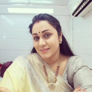 Rajshri Nair Instagram - Time for some selfies.. When sitting bored in the caravan😇 #caravandiaries #actorslife #patience