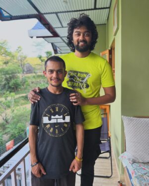 Raju Jeyamohan Instagram - Beautiful people are rare but I always get to meet them…. ⛰️ @araamretreat JOY•VINOJI•SONAKSHI•RAMU•LAKSHMI