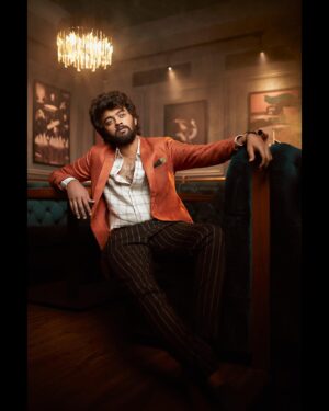Raju Jeyamohan Instagram - ⭐️Photographer : @nirmalvedhachalam 
Designer / Stylist : @anuparthasarathy
Makeup Artist : @vaishusmakeuprevamp
Hairstylist : @Style_mannan_93 @vurvesalon
Assistant Stylist : @wear.jefferson
Fabric Partner : @heenacollections
Stitching Partner : @iiiisyed
Accessories : @sevenstargiftshop
Footwear : @metroshoesindia #raju #rajujeyamohan #rajubhai