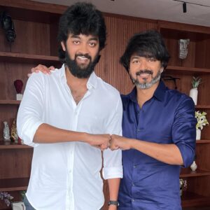 Raju Jeyamohan Instagram - Bloody sweet! 🤜🏻🤛🏻#leo #thalapathyvijay #rajujeyamohan