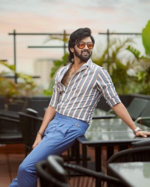 Raju Jeyamohan Instagram - Photographer : @nirmalvedhachalam 
Designer / Stylist : @anuparthasarathy
Makeup Artist : @vaishusmakeuprevamp
Hairstylist : @Style_mannan_93 @vurvesalon
Assistant Stylist : @wear.jefferson
Fabric Partner : @heenacollections
Stitching Partner : @iiiisyed
Accessories : @sevenstargiftshop
Footwear : @metroshoesindia #raju #rajubhai #biggboss #retro