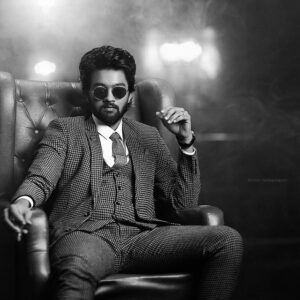 Raju Jeyamohan Instagram - In Frame : @raju_jeyamohan
Photographer : @nirmalvedhachalam 
Designer / Stylist : @anuparthasarathy
Makeup Artist : @makeupbyvaishalikrishnan
Hairstylist : @Style_mannan_93 @vurvesalon
Assistant Stylist : @wear.jefferson
Fabric Partner : @heenacollections
Stitching Partner : @iiiisyed
Accessories : @sevenstargiftshop
Footwear : @monkstoryofficial