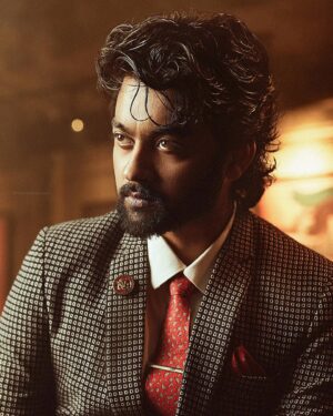 Raju Jeyamohan Instagram - I’m in charge of how I feel. Today I feel fierce! 🔥 Photographer : @nirmalvedhachalam 
Designer / Stylist : @anuparthasarathy
Makeup Artist : @vaishusmakeuprevamp
Hairstylist : @vurvesalon @Style_mannan_93 
Assistant Stylist : @wear.jefferson
Fabric Partner : @heenacollections
Stitching Partner : @iiiisyed
Accessories : @sevenstargiftshop
Footwear : @metroshoesindia

BTS Video Team : 
Video by : @teen_wid_alpha_ 
Cuts : @dee__cuts_
DI :@kroos.kirubha
Video Asst : @stillsiva_bs23_1
.
. 
#nirmalvedhachalam #nirmalvedhachalamphotography #sneakpeek #barracuda #chennai #shoot #bar #actor #photoshoot #rugged #rustic #suave #fashionshoot