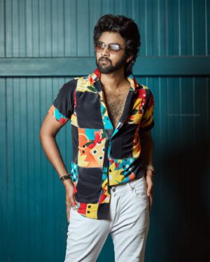 Raju Jeyamohan Instagram - Photographer : @nirmalvedhachalam 
Designer / Stylist : @anuparthasarathy
Makeup Artist : @makeupbyvaishalikrishnan
Hairstylist : @Style_mannan_93 @vurvesalon
Assistant Stylist : @wear.jefferson
Fabric Partner : @heenacollections
Stitching Partner : @iiiisyed
Accessories : @sevenstargiftshop
Footwear : @metroshoesindia
.
.
#nirmalvedhachalam #nirmalvedhachalamphotography #sneakpeek #barracuda #chennai #shoot #bar #actor #photoshoot #biggboss #biggboss5 #winner #tamilbiggboss #vijaytv #star #starvijay #fashionshoot #style #raju #rajubai