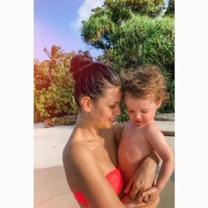 Ralitsa Paskaleva Instagram - Честит рожден ден на една страхотна жена, майка, актриса, един Човек с главно Ч. 🥳❤️ @ralitsapaskaleva 
От сърце ти пожелаваме цялото щастие на света. Радваме се, че те познаваме, защото ти си уникален Човек, от който може само да се учи и да се взема пример💞 Бъди благословена 🤍 

Весел празник!

.
.
.
.
.
.
.
.
.
.
.
#ralitsapaskaleva #ralitsapaskalevateam #beautiful #best #team #birthday #ralitsapaskalevafans #idol #bulgarian