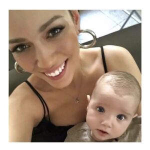 Ralitsa Paskaleva Instagram - Old but gold 🥰 I love this photo😍🧿
#mom #best #ralitsapaskaleva 
.
.
.
.
.
.
Снимката е обект на авторски права.За неправомерното ѝ използване ще се търси наказателна отговорност.⚠️