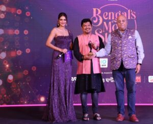 Ram Kamal Mukherjee Instagram - I am extremely happy to receive the Pride of Bengal Award from IWMBuzz first edition of Bengal's Most Stylish Award at Fairfield Marriott. 
My heartfelt thanks to founder and editor Siddhartha Laik and his team IWMBuzz for creating this massive impact in Bengal with their first ever style event! 
I'd like to thank actor Nusrat Jahan and media baron Dr. Anurag Batra for doing the honours on stage and making me feel so special. 🧿🙏❤️

My styling courtesy:
Jacket: Fab India, Mumbai
Jeans: Calvin Klein
Lucknow Chikan kurta: Anita Dongre's
Watch: Kenneth Cole
Footwear: Versace Medusa Biggie Slides
Perfume (not visible) Gucci
Hair: Jawed Habib

@iwmbuzz @siddharthalaik @anuragbatrayo @nusratchirps @rukminimaitra @senguptajisshu @ninichinismamma @srijitmukherji @ankush.official @prosenstar @rituparnaspeaks @subhojitghosh25 @i_sauravdas @sujoyneel @iman_chakraborty @yashdasgupta @totaroychoudhury @moupia @kingblueindro @mukherjeesarbani