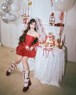 Ramida Jiranorraphat Instagram - Twenty-five🎂
#Janeyeh25bday 

Photographer @nexttip_swk 
Stylist @sawaka.official #saysawakastylist 
Make up @ksd9.makeup 
Hair @phonchayada 
Studio @sawaka.studio