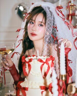 Ramida Jiranorraphat Instagram - Twenty-five🎂
#Janeyeh25bday 

Photographer @nexttip_swk 
Stylist @sawaka.official #saysawakastylist 
Make up @ksd9.makeup 
Hair @phonchayada 
Studio @sawaka.studio