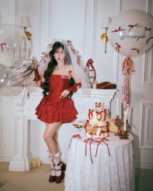 Ramida Jiranorraphat Instagram - Twenty-five🎂
#Janeyeh25bday 

Photographer @nexttip_swk 
Stylist @sawaka.official #saysawakastylist 
Make up @ksd9.makeup 
Hair @phonchayada 
Studio @sawaka.studio