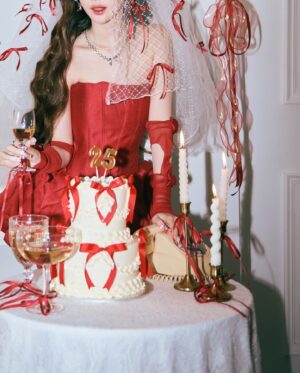 Ramida Jiranorraphat Instagram - Twenty-five🎂
#Janeyeh25bday 

Photographer @nexttip_swk 
Stylist @sawaka.official #saysawakastylist 
Make up @ksd9.makeup 
Hair @phonchayada 
Studio @sawaka.studio