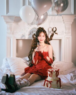 Ramida Jiranorraphat Instagram - Twenty-five🎂
#Janeyeh25bday 

Photographer @nexttip_swk 
Stylist @sawaka.official #saysawakastylist 
Make up @ksd9.makeup 
Hair @phonchayada 
Studio @sawaka.studio