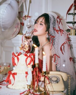 Ramida Jiranorraphat Instagram - Twenty-five🎂
#Janeyeh25bday 

Photographer @nexttip_swk 
Stylist @sawaka.official #saysawakastylist 
Make up @ksd9.makeup 
Hair @phonchayada 
Studio @sawaka.studio