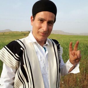 Ramin Nasernasir Instagram - در مسجد سلیمان ...
میان قوم شریف بختیاری
#raminnasernasir 
#مسجد سلیمان
#بختیاری