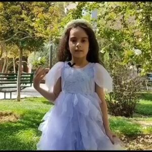 Ramin Nasernasir Instagram - آرش جان میر احمدی، رفیق سی ساله، این ویدئوی خواهر زاده ام، یاسینا، قرار بود مرهمی باشه بر روزهای دردمندی ات. اما غروب نابهنگام و بهت آورت...
چقدر زود دیر میشه.
یاسینا هنوز از روزی که تونست در پشت صحنه لوکیشن عمو پورنگ تو و همه ی بچه ها رو ببینه ، به عنوان بهترین روز زندگی هنوز کوتاهش یاد میکنه. مطمئنم میلیونها کودک دیگر هم سالیان سال خاطره ات رو زنده خواهند داشت، همینطور همه ی ما که با تو زندگی کردیم.
سفر سلامت رفیق.
#آرش_میراحمدی 
@arashmirahmadi