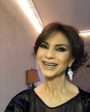 Ramona Bădescu Instagram - Sunt cu zambetul pe buze chiar daca ploua💋Va doresc o seara placuta! #ramonabadescuofficial #mood #rainyweather #instagood #instaphoto #goodvibes #goodevening