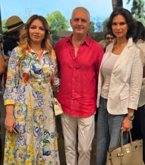 Ramona Bădescu Instagram - Ieri m-am reîntâlnit cu oameni dragi în cadrul evenimentului organizat de @alistmagazine  @andreeaesca @virgiliantuofficial @chefflorindumitrescu @dana.popa.pr @cristinatomescu82 @icondenim