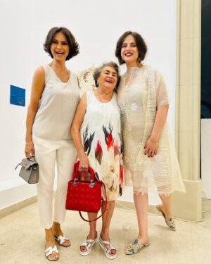 Ramona Bădescu Instagram - Cele trei generații de femei Badescu! @dalinabadescu  #artoftheday #artgallery #artofinstagram #family #life #event
