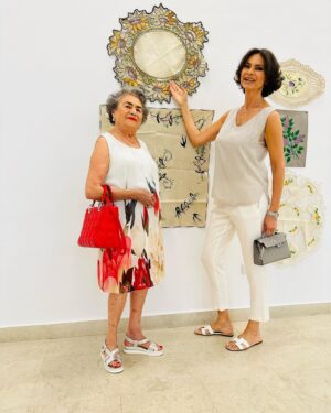 Ramona Bădescu Instagram - Cele trei generații de femei Badescu! @dalinabadescu  #artoftheday #artgallery #artofinstagram #family #life #event