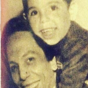 Ramy Imam Instagram - كل سنة و انت طيب يا احلي و احن و اعظم اب في الدنيا ... ربنا يديك الصحة و طولة العمر ... و يحفظك و يحميك ... و يخليك لينا و لبلدك ... و يديك علي قد تعبك و نيتك 🙏🏻❤️