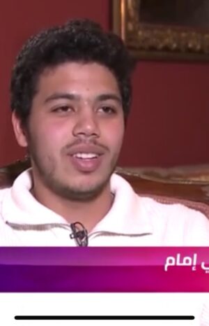 Ramy Imam Instagram - الحقيقة الفرحة مش سايعاني 🤗🤗 اللقاء التلفزيوني الأول ل عادل ابني علي محطة كبيرة و محترمة زي @mbcgrouppr  وفي برنامج محترم و مهم زي @mbctrending .. العيلة كلها عندنا بقالها يومين بتفرج عليه 😂😂 مش مصدقين نفسنا 😂😂😃 حقيقي الأيام بتجري 🤗 The very first interview of my son Adel on a very respectful and important network @mbcgroupofficial and in a very entertaining tv show @mbctrending .. We keep watching it over and over 😂😂Thank you all for supporting ADEL Imam Jr. through his first university project 🙏🏻❤️🌺 #interview #mbc #director #tvshow #mbc4 #family #familytime #media #firstinterview #mbcgroup #tv @auc_egypt @mbc4insta