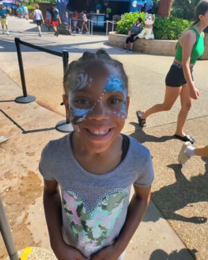 Randy Moss Instagram - My last 2 weeks have been OFF DA CHAIN!!@waltdisneyworld wit my family and had a BLAST!Hooked up with a few 🐐 S @jerryrice @dan13marino sweet feet @emmittsmith22 I didn't get my pic.USFL Championship wit my fam @goodfellasbarbershopclt. The concert was the icing on the cake.Body is ROTTEN rt now but I'm truly BLESSED from above!!🙏🏾🙏🏾🙏🏾❤️❤️❤️❤️
