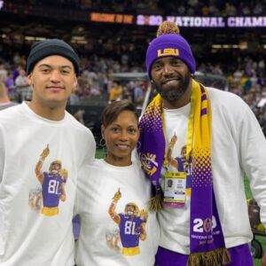 Randy Moss Instagram - @mrslyd84 @mariataylor @tigo_moss @kevinfaulkpats Thank u for a great weekend LOUISIANA!!#gotigahs#nationalchamps🏆