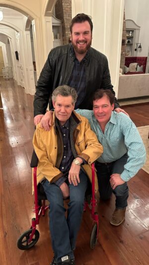 Randy Travis Instagram - Making memories with @therandytravis… who knew I could sing some Español? #randytravis