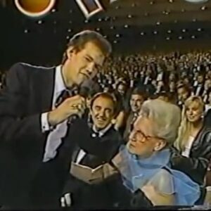 Randy Travis Instagram - Fans and country legends in the crowd got a special meet & greet at the 1987 @CMA Awards when Randy received 5 nominations and 3 awards. Minnie Pearl took home a memory she’ll never forget...