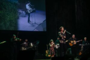 Randy Travis Instagram - Randy & Mary are incredibly grateful to @TheRyman for hosting the More Life Tour to kick off @CMA Fest. Thank you to the family, friends, fans, and special guests who joined Randy to make last week one to remember.

📸: Catherine Powell & Andrea Schollnick