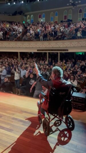 Randy Travis Instagram - Thanks to @Oliver_Anthony_Music_ for sharing this incredible moment on stage! Randy Travis returns to @TheRyman on JUNE 5 with his original band and guest vocalist @JamesDupre. Get your tickets now at the link in Randy’s bio!