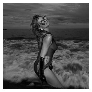 Rankin Instagram - A little something extra to keep the celebrations going - HBD @heidiklum 🖤
Hair: @wendyiles_hair 
Makeup: @lindahaymakeup