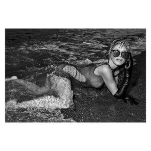 Rankin Instagram - A little something extra to keep the celebrations going - HBD @heidiklum 🖤
Hair: @wendyiles_hair 
Makeup: @lindahaymakeup