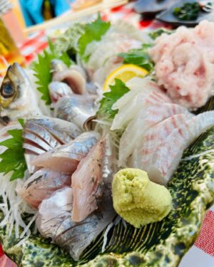 Ranran Suzuki Instagram - 逗子から皆んなでワイワイ🎵ヨットに乗って美味しい魚を食べに連れて行って貰いました☺️✨

1日で1年分の太陽を浴びた気がします（笑）
☀️☀️☀️☀️☀️☀️☀️☀️
ヨットとか通常乗らないのでとても良い経験をさせて貰えました〜✨✨

#三崎
#三浦半島