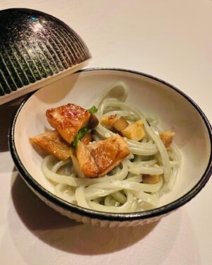 Ranran Suzuki Instagram - 昨夜は広尾にあるエピキュールでCHIHARUさんのバースデー🎂🎈☺️

相変わらずシェフの👨‍🍳料理は美味しかった✨毎日通いたいくらいです（笑）

毎年毎年思い出話しに花を咲かせる私達🤣

千春さんとは8つ離れているけれどその頃のダンス界隈の話しを聞くのはいつもとても楽しいです☺️

過去を楽しく語れるって例え今に至るまでに悲喜交々あったとしても

全てがいい感じに昇華されてる証ですよね✨

trf のBOY MEETS GIRLって曲の歌詞に
【出会いこそ運命の宝探しだね】っていう部分がありますけども

産まれてから眠らずに1秒毎に握手したとしても死ぬまでに（例えば80歳まで）

🌏地球の人口全員と握手することは出来ないって事らしいです。

その中で出会ってここまで続いてるんだから凄いですよね（笑）

因みに千春さんは本当に粘り強い性格で昔からそこも凄いなぁって思って尊敬してます。

#オーガニック野菜
#グラスフェッドビール
#あんこう
#低糖質
#グルテンフリー
#乳製品不使用
#ビーガン対応
#広尾
#エピキュール
#ダイズとこんにゃくのパン撮り忘れた😩